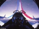 Une équipe de choc, des manœuvres dangereuses, la Patrouille Acrobotique de France est une start-up ! Photo prise dans le cockpit d’un avion de la Patrouille Acrobatique de France en vol